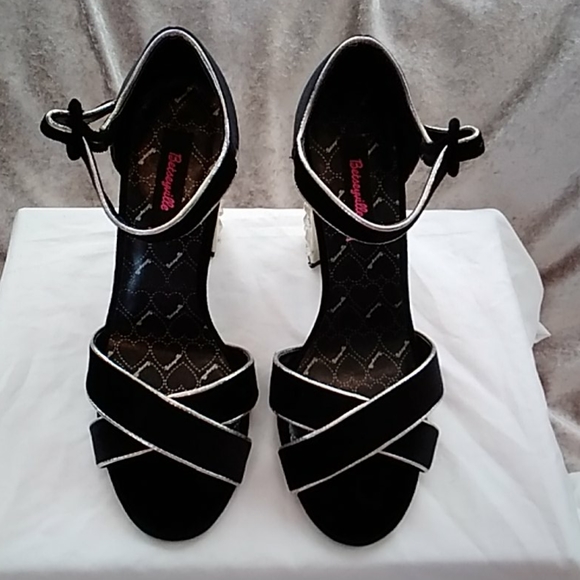 Betsey Johnson Shoes - Picture 1 of 9